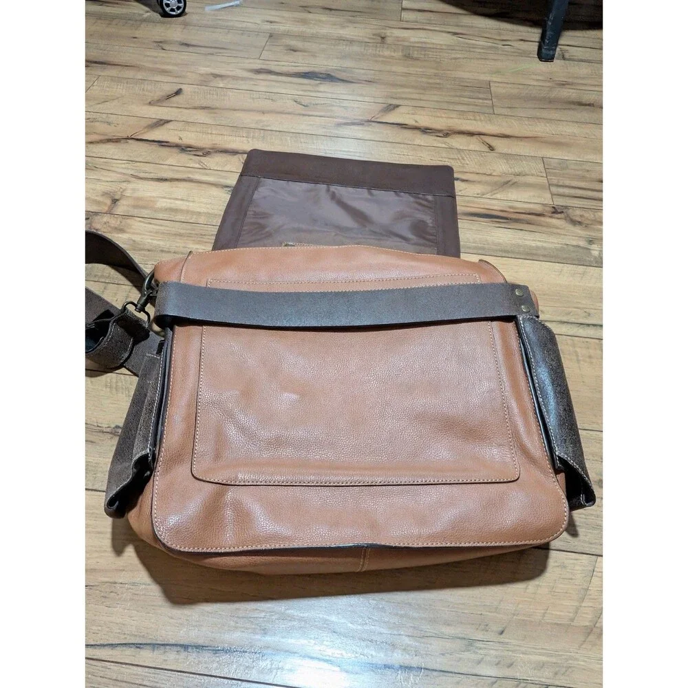 Scout by Petunia Pickle Bottom Leather Diaper Bag / Messenger Bag
